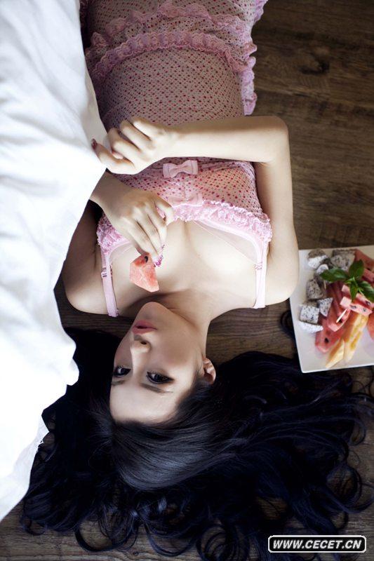 楊棋涵薄紗寫(xiě)真秀酥胸