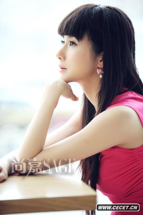 孫菲菲摩登女郎展成熟風(fēng)韻