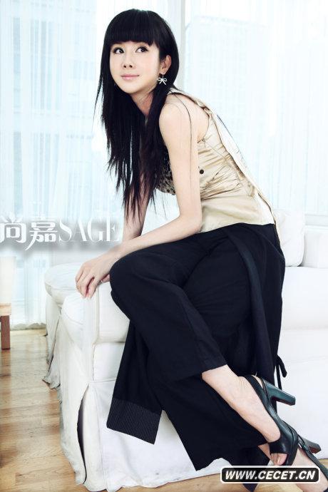 孫菲菲摩登女郎展成熟風(fēng)韻