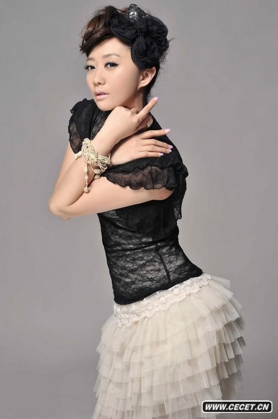 原梓霏盡顯熟女風(fēng)范