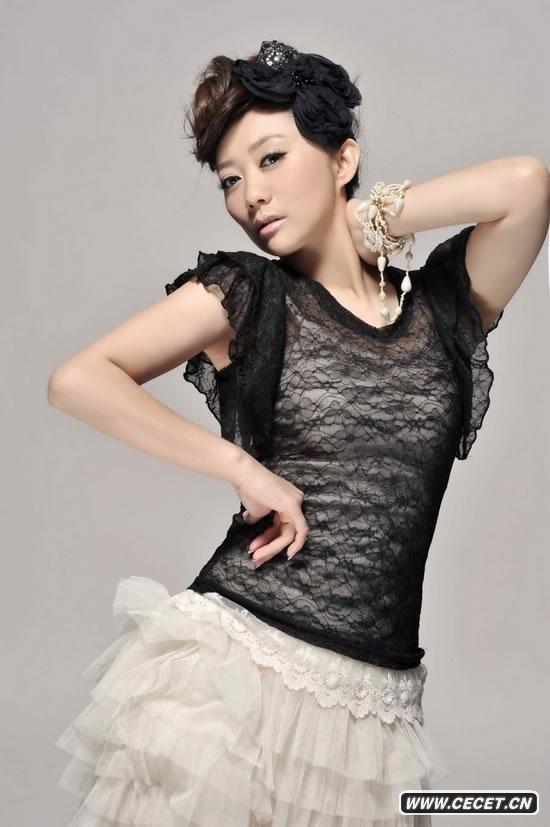 原梓霏盡顯熟女風(fēng)范