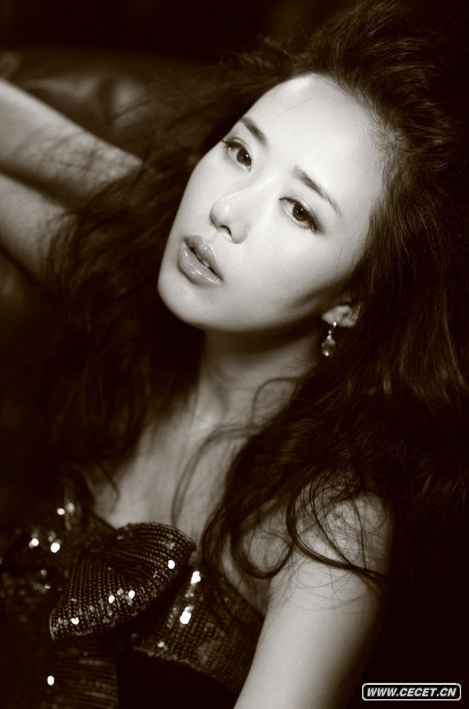 顏丹晨演繹黑白復古寫(xiě)真