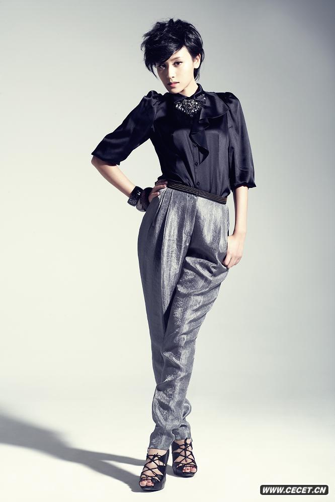 葉一茜化身雙面夏娃