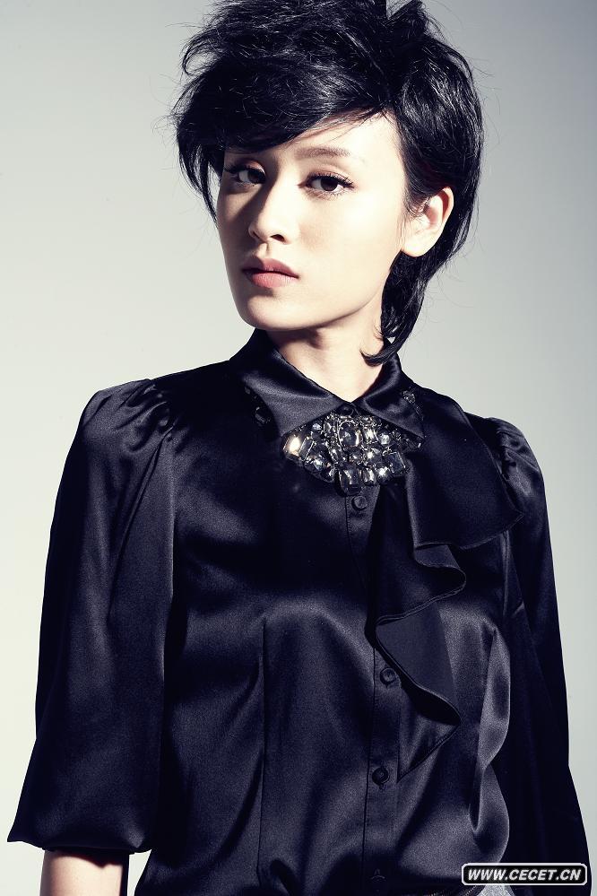 葉一茜化身雙面夏娃