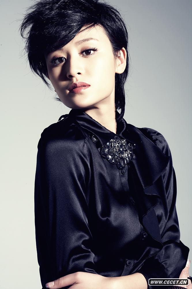 葉一茜化身雙面夏娃