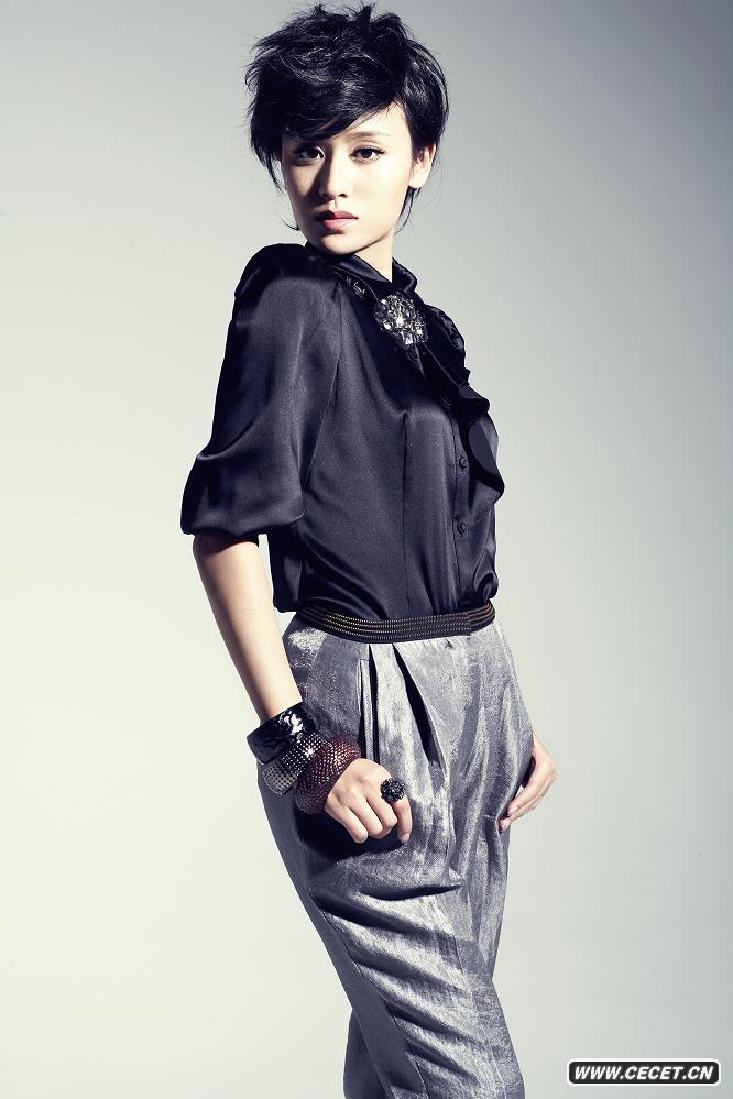 葉一茜化身雙面夏娃