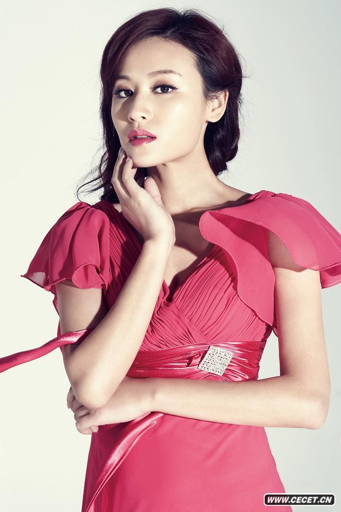 葉一茜化身雙面夏娃