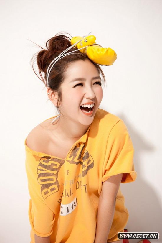 何潔化身性感拳擊手