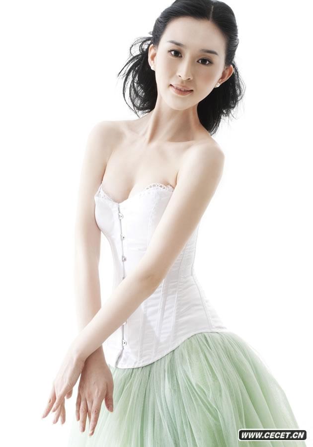 劉競嬌艷寫(xiě)真 身姿窈窕動(dòng)人