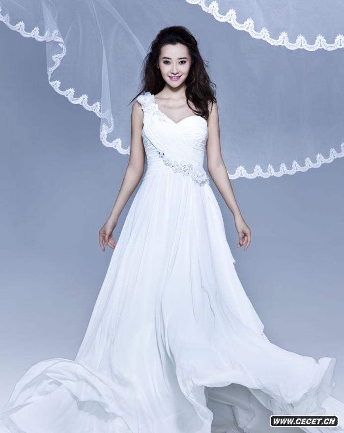 愛(ài)戴新寫(xiě)真化身白天鵝