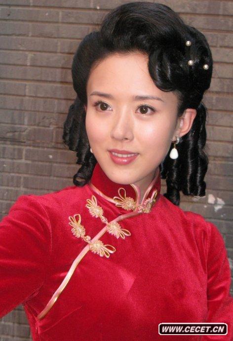 顏丹晨大紅旗袍秀