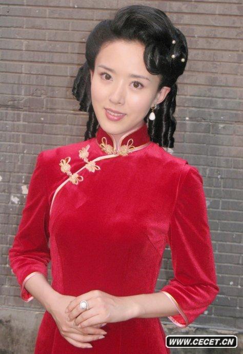 顏丹晨大紅旗袍秀