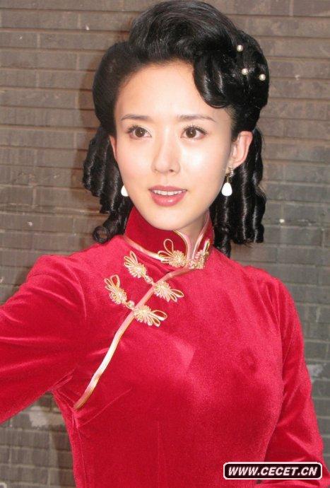 顏丹晨大紅旗袍秀