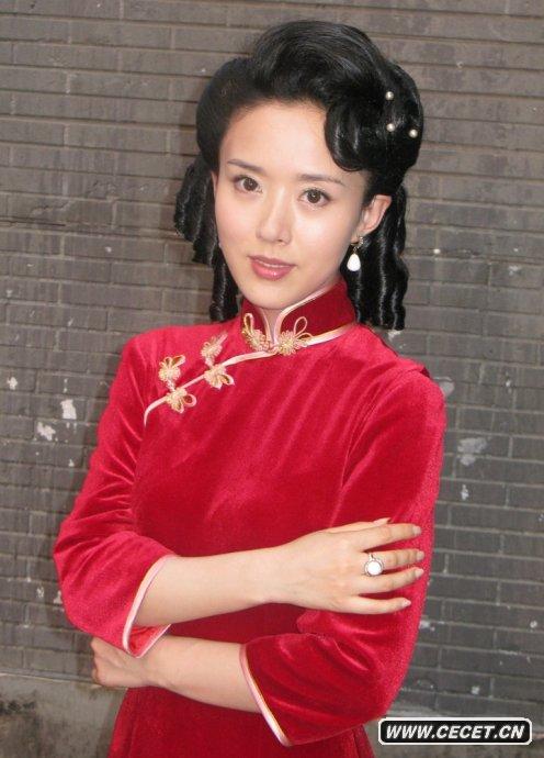 顏丹晨大紅旗袍秀