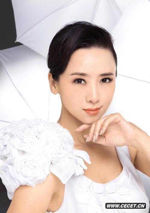 翁虹新書(shū)時(shí)尚造型曝光