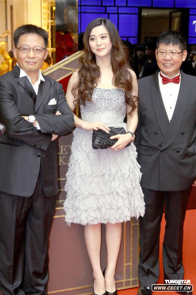 范冰冰化身美人魚(yú)剪彩