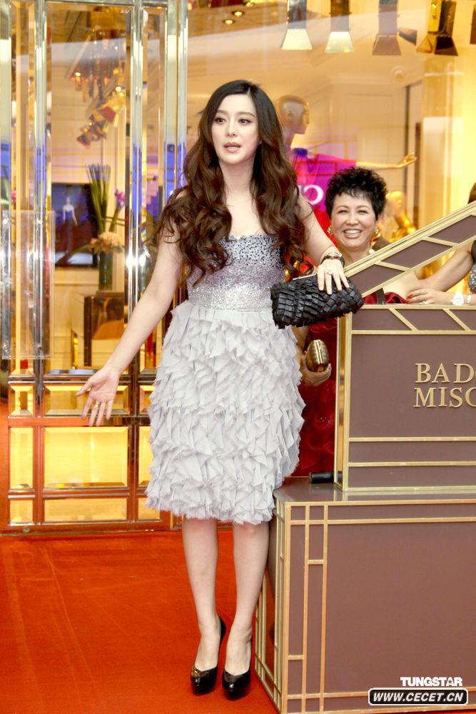 范冰冰化身美人魚(yú)剪彩