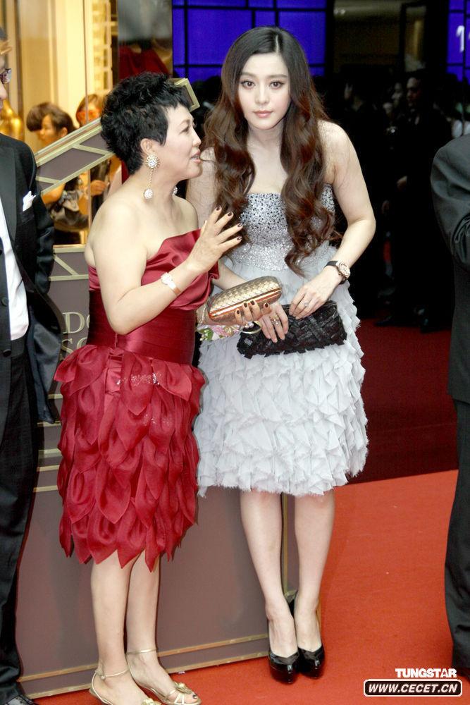 范冰冰化身美人魚(yú)剪彩