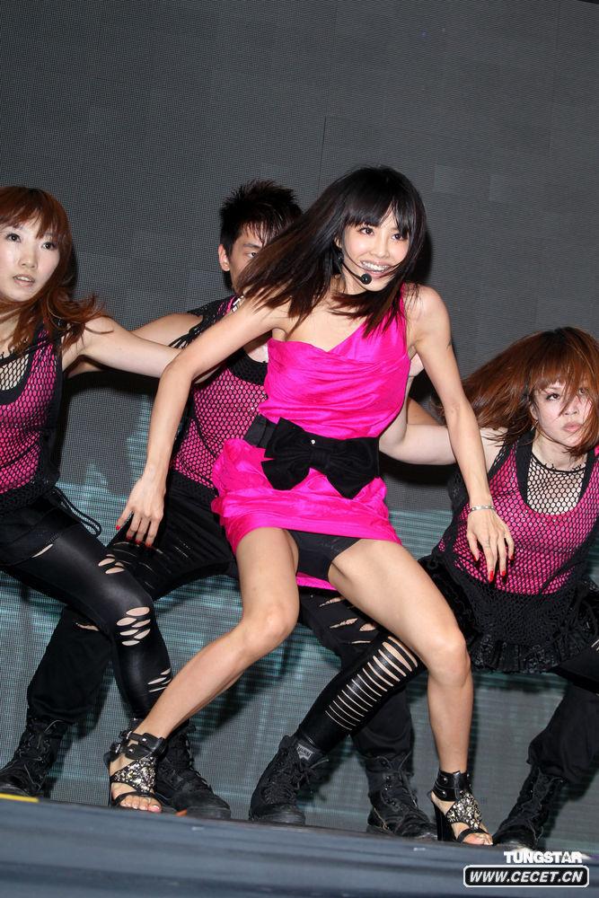 粉嫩蔡依林與猛男熱舞