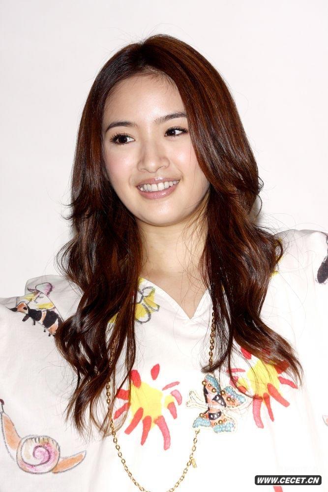 林依晨帶愛(ài)犬拍宣傳照