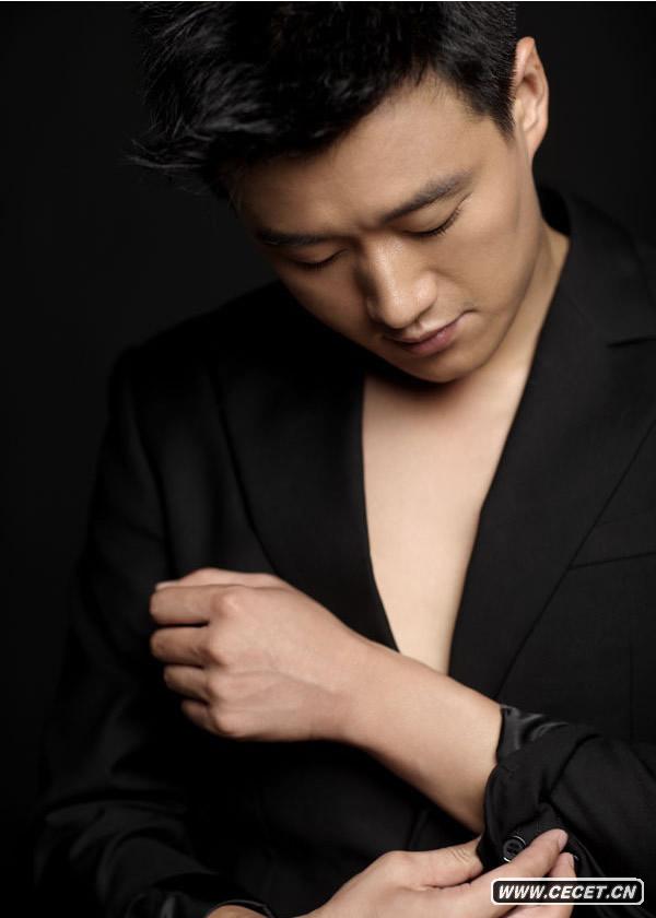 佟大為高清寫(xiě)真露胸肌