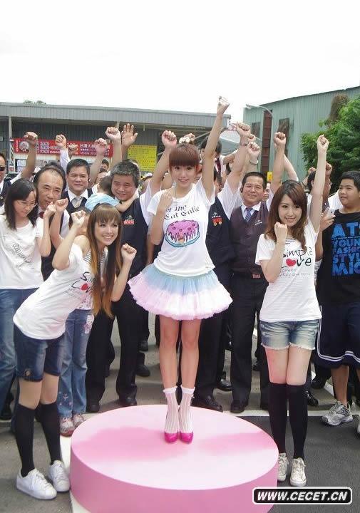 S父親節當天郭書(shū)瑤前往“臺灣大車(chē)隊”親子園游會(huì )