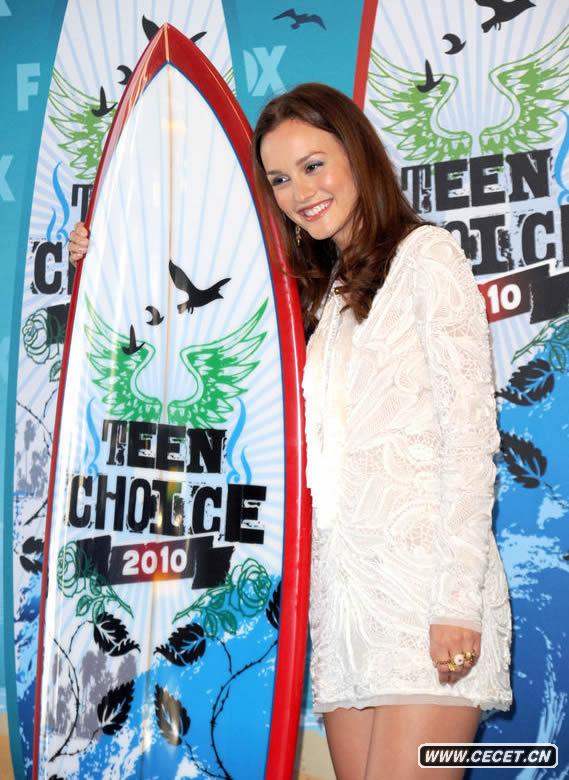 莉頓-梅斯特蕾絲迷你裙恬靜動(dòng)人