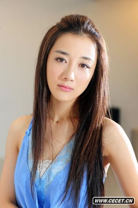 李依曉清涼藍裙寫(xiě)真