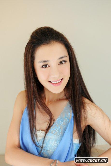 李依曉清涼藍裙寫(xiě)真