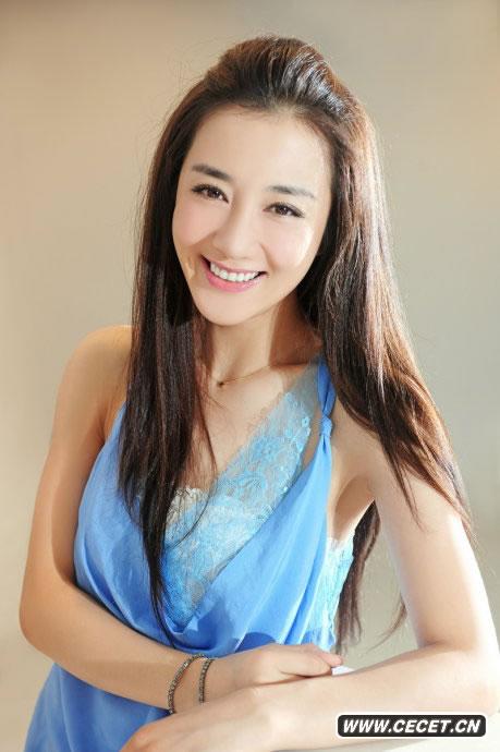 李依曉清涼藍裙寫(xiě)真