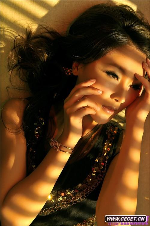 甘薇新寫(xiě)真高貴冷艷