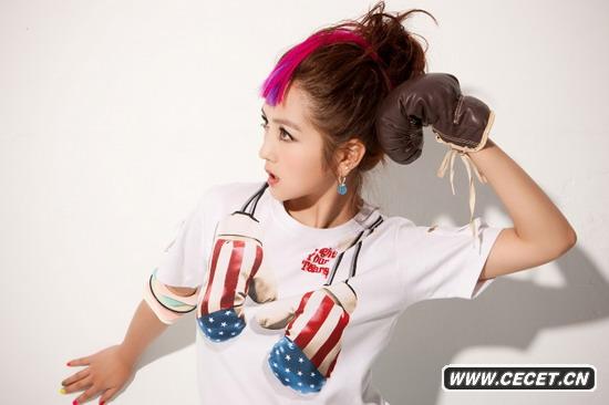 何潔化身性感小野貓