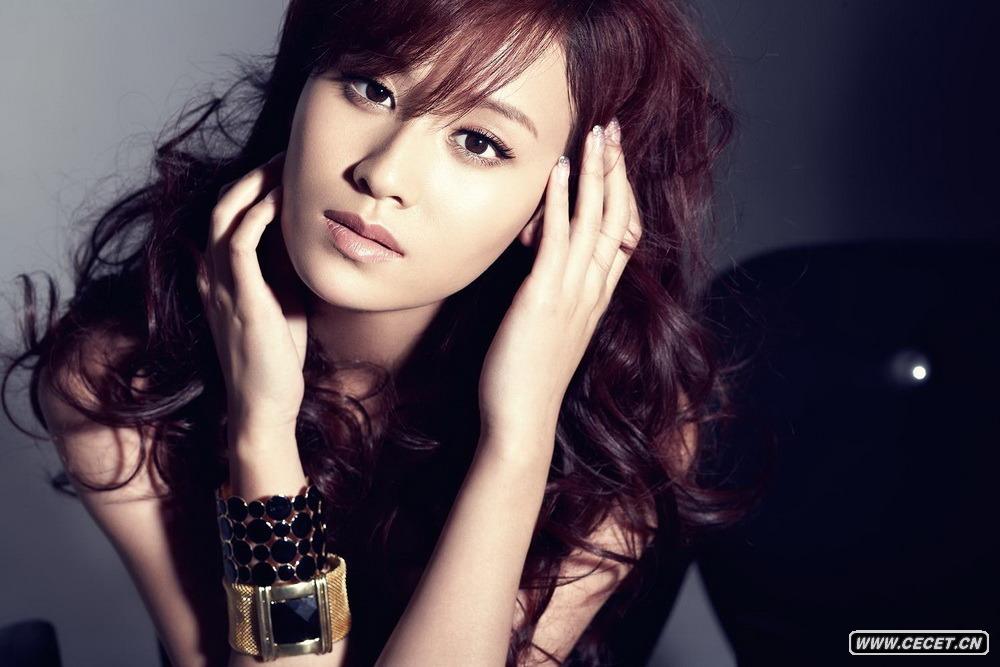 葉一茜黑色皮裝火辣性感