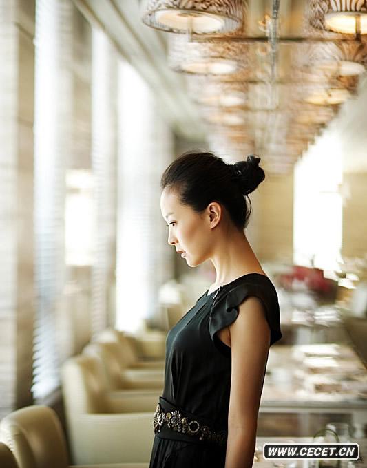 王艷寫(xiě)真詮釋名媛風(fēng)范