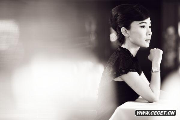 霍思燕黑白寫(xiě)真