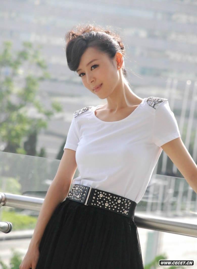 張靜初復古妝容寫(xiě)真