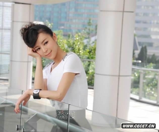 張靜初復古妝容寫(xiě)真