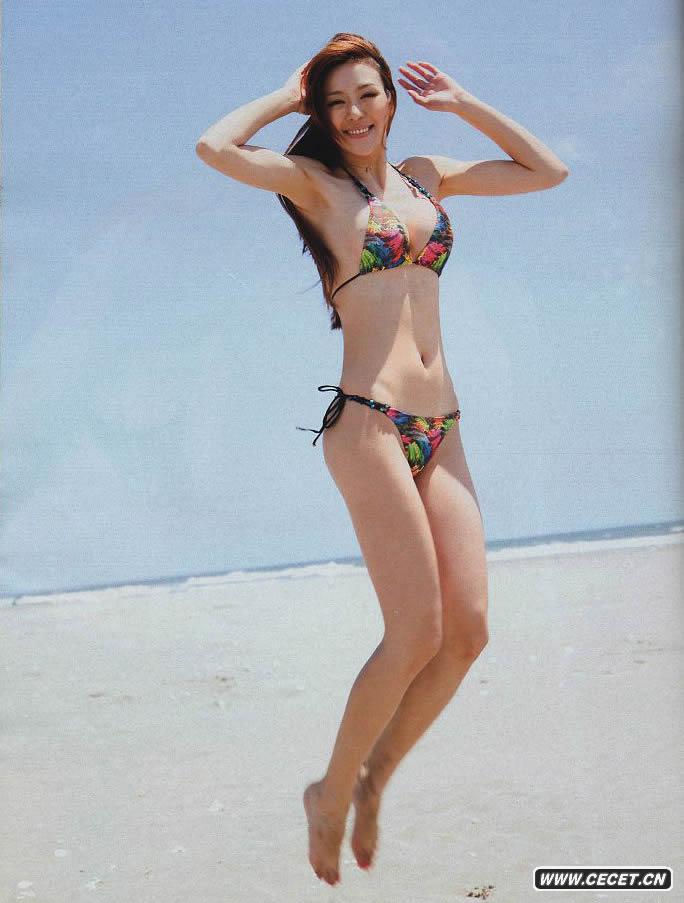 周韋彤海邊比基尼寫(xiě)真