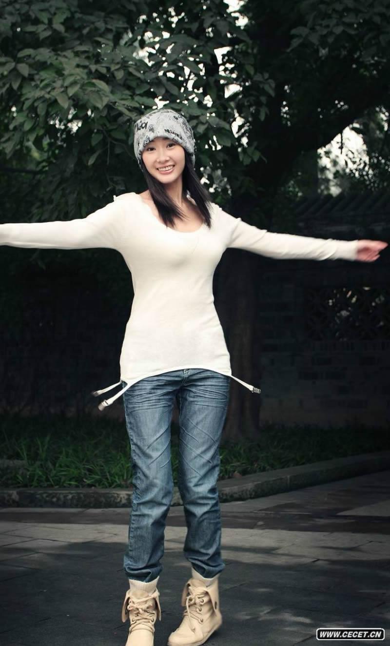 呂夏素顏寫(xiě)真笑容唯美