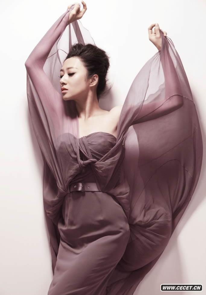 劉思彤寫(xiě)真秀迷人身材