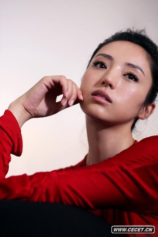 美人董璇俏麗上鏡