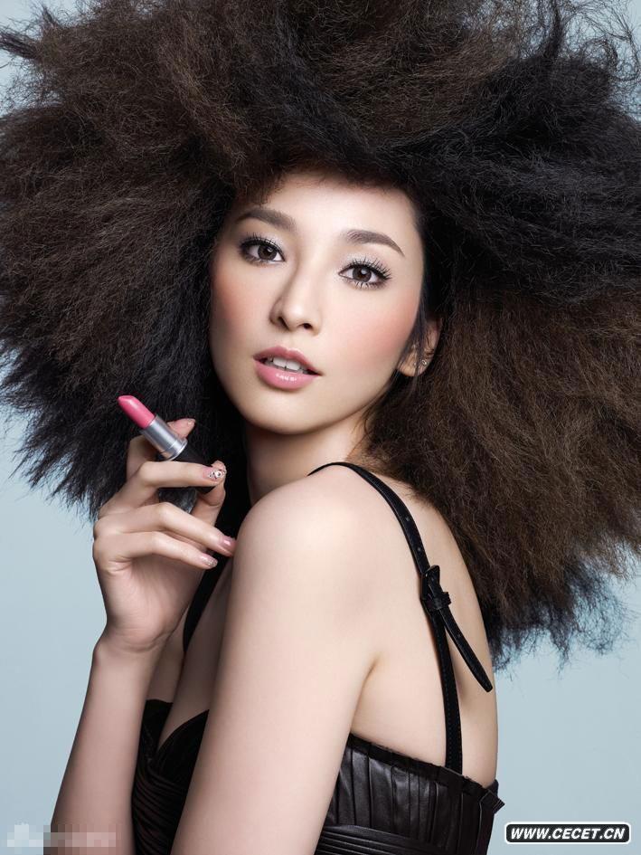 吳佩慈性感出鏡