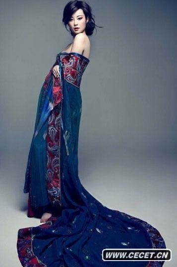 袁莉華美宮廷裝寫(xiě)真