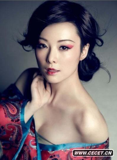 袁莉華美宮廷裝寫(xiě)真