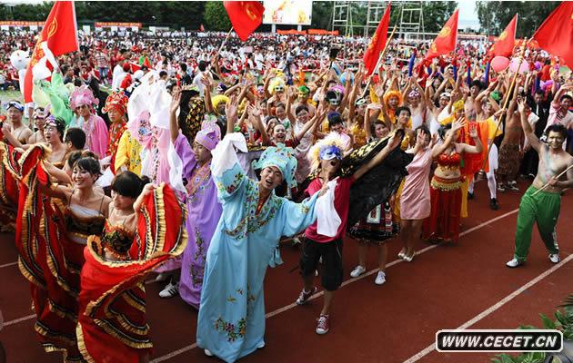 深圳富士康數萬(wàn)員工誓師珍惜生命活動(dòng)