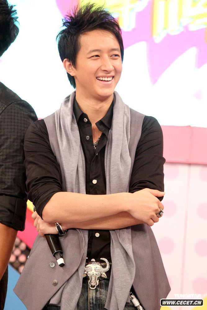 韓庚現場(chǎng)大秀勁歌熱舞