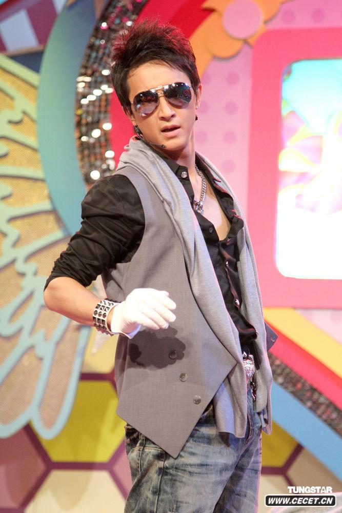 韓庚現場(chǎng)大秀勁歌熱舞