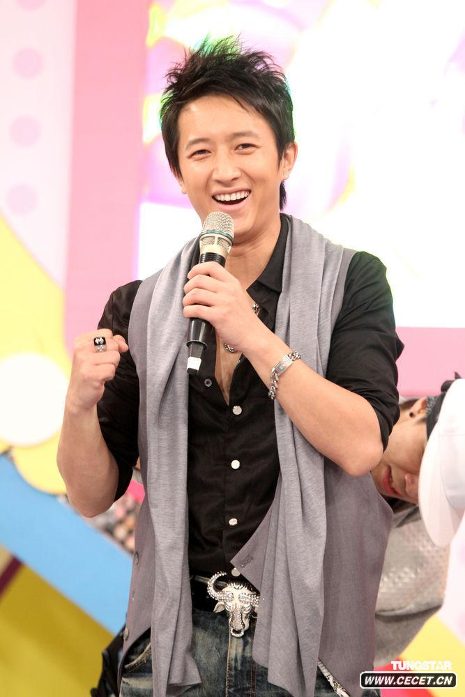 韓庚現場(chǎng)大秀勁歌熱舞