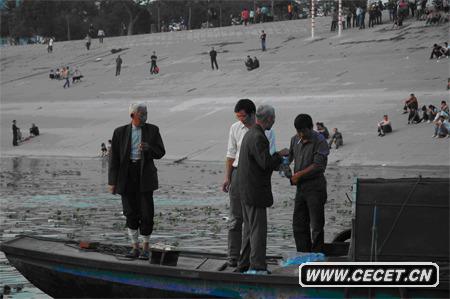 17:08:28غҪ^3.6f(wn)Ԫ߀](mi)ڴϳ韟ˮ@ЩǰУҪģֹͣՄЦL(fng)