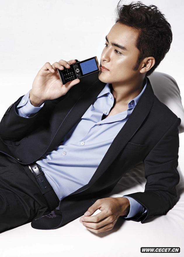 明道最新寫(xiě)真眼神犀利